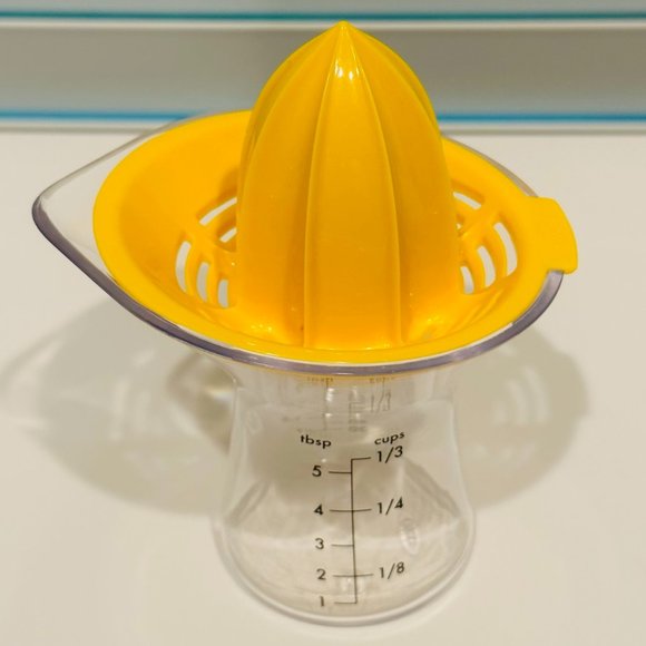 Like New 🍋 OXO 🍋 Good Grips Small Citrus Juicer, Yellow - Picture 8 of 16